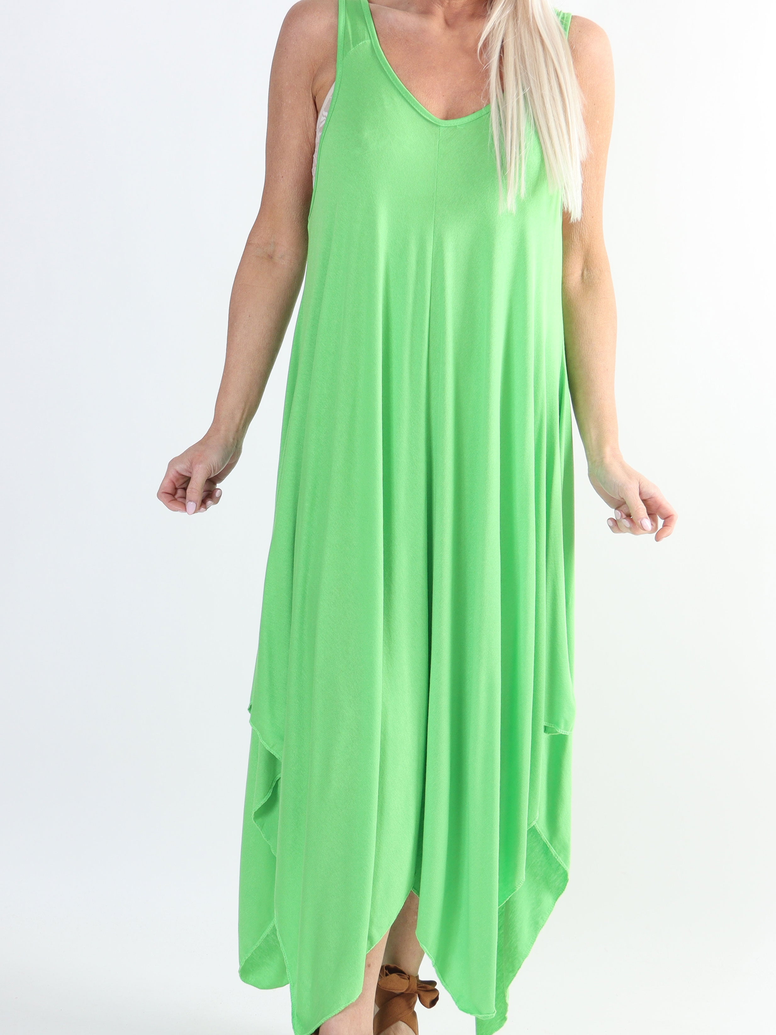 Veronica - Solid klänning i stora storlekar med breda axelband